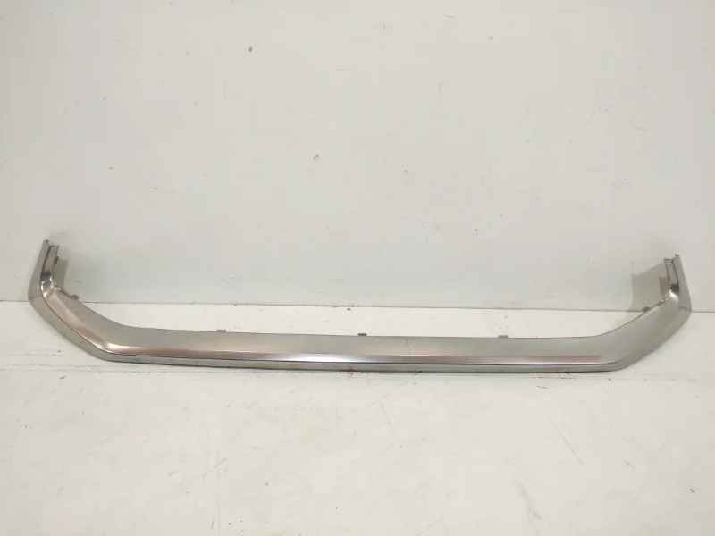 Молдинг решетки радиатора Lexus LX 2016-2022 3