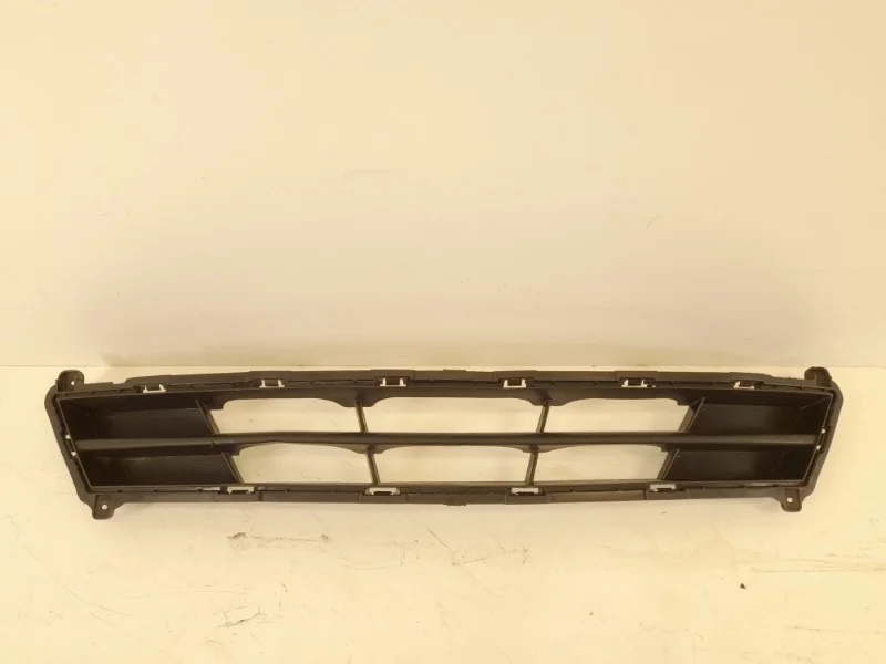 Решетка бампера Hyundai Solaris 2015-2017