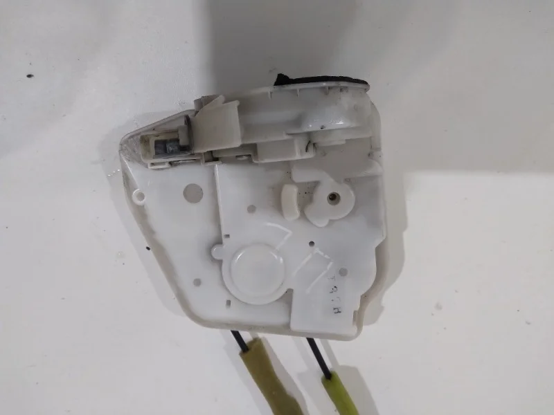 Замок двери Mazda 3 2008-2013 BL