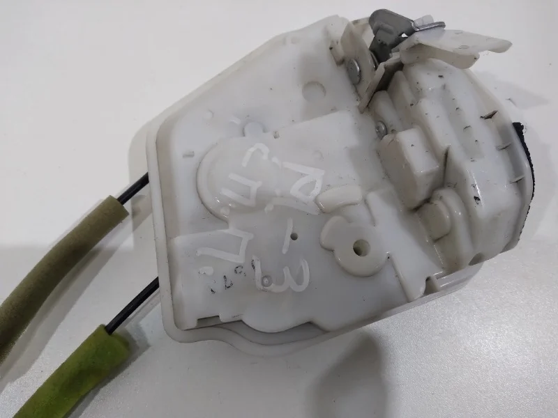 Замок двери Mazda 3 2008-2013 BL