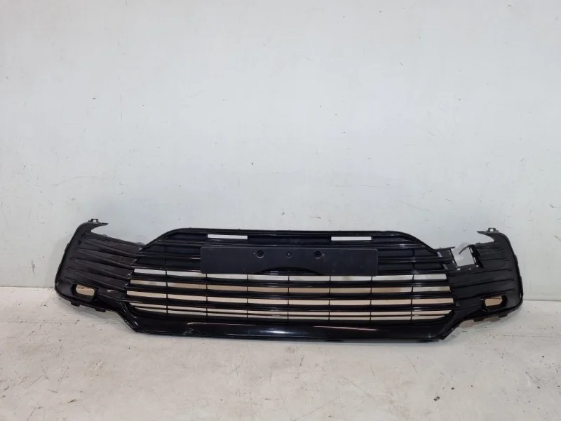 Решетка бампера Toyota Camry 2021- 70