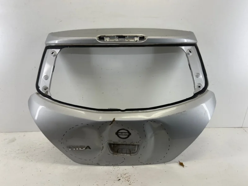 Крышка багажника Nissan Tiida 2007-2014 C11