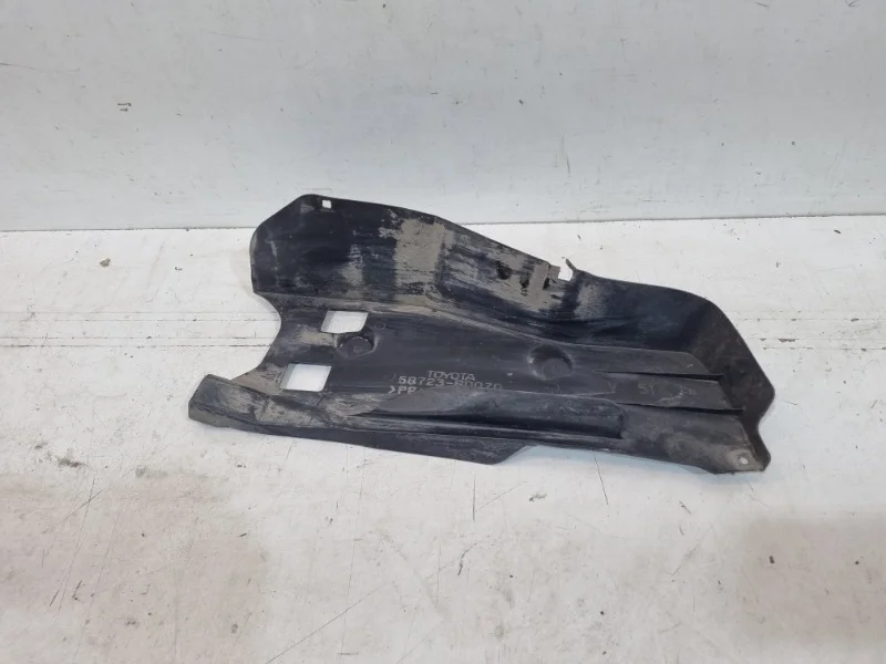 Пыльник бампера Toyota Land Cruiser 2016- 200