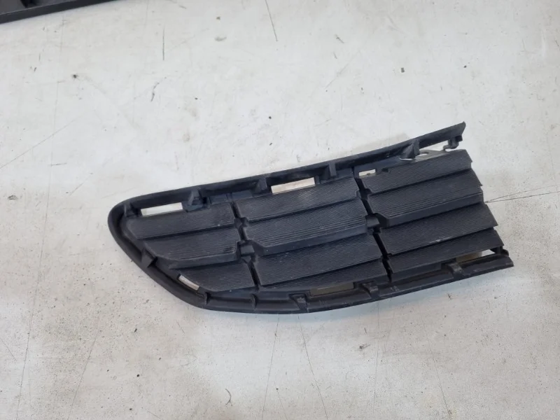 Решетка бампера Toyota Rav4 2013-2016