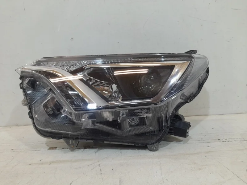 Фара Toyota Rav4 2015-2019 40