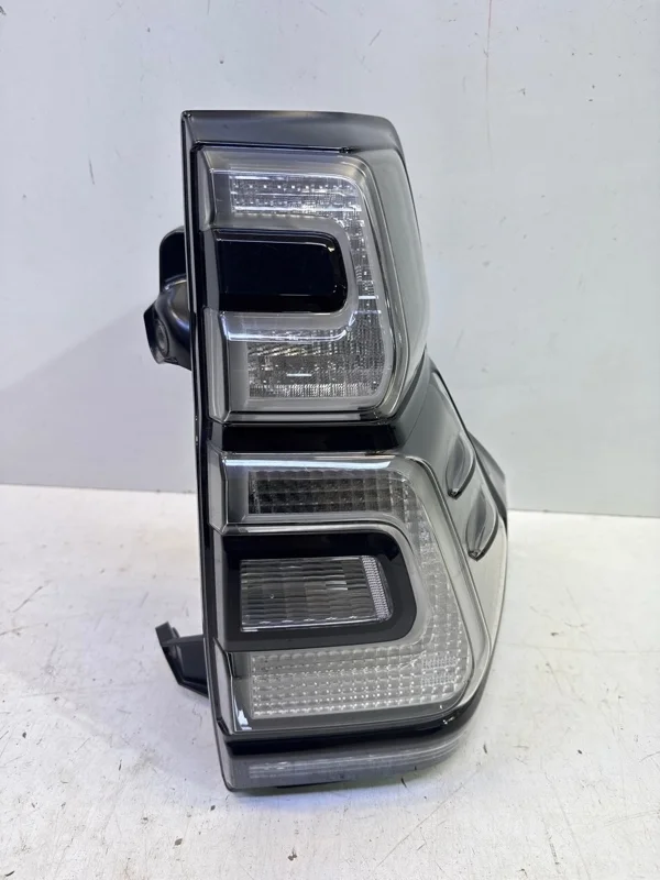 Фонарь Toyota Land Cruiser Prado 2017-2023 150