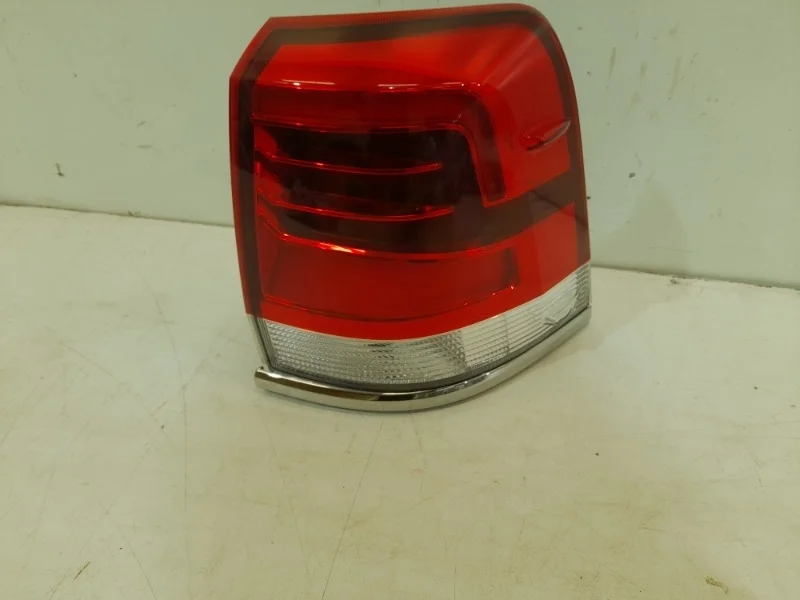 Фонарь Toyota LAND CRUISER 2015-2021 200