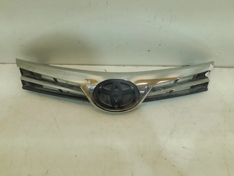 Решетка радиатора Toyota Corolla 2016-2019 E180