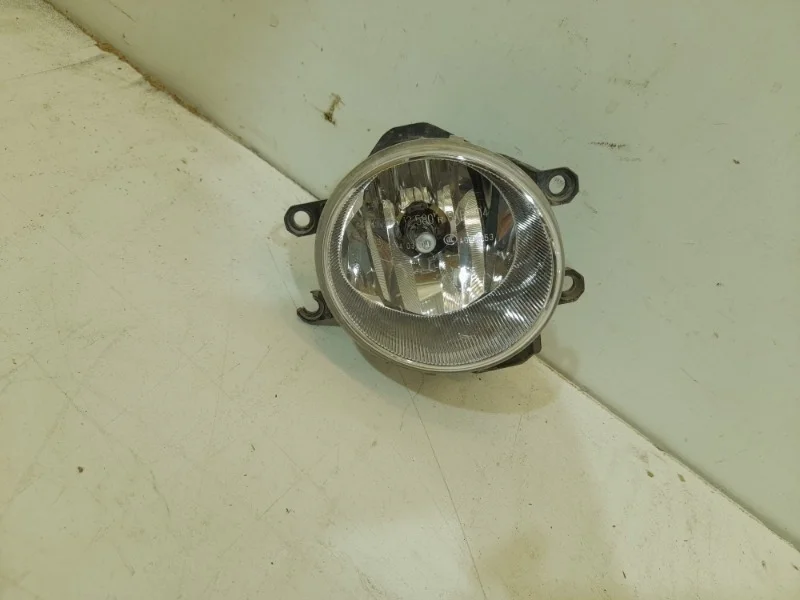 Фара противотуманная Toyota Rav4 2015-2019 40