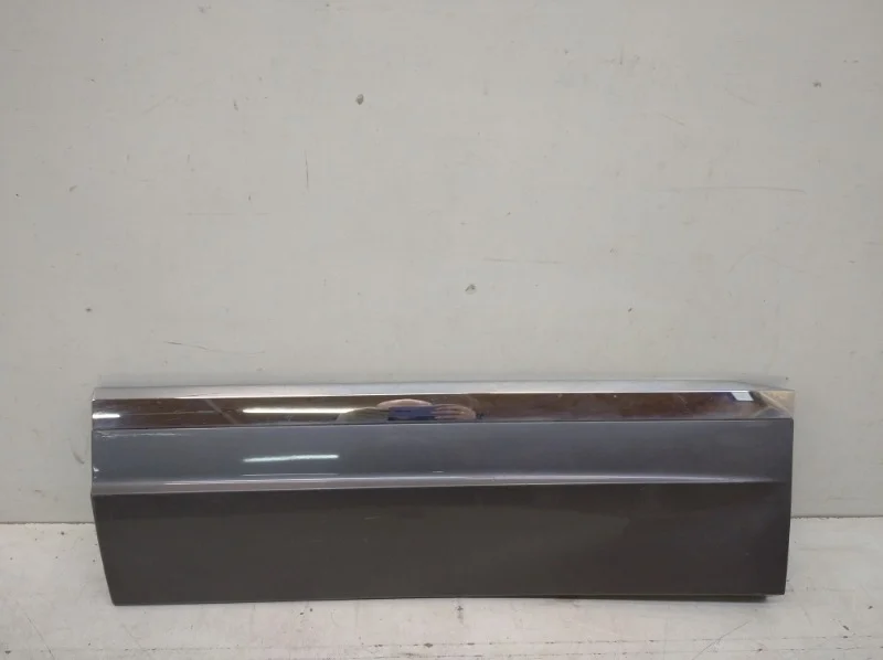 Накладка двери Volkswagen Touareg 2018- 3