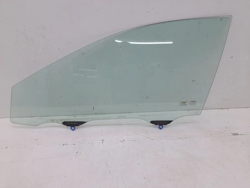 Стекло двери Toyota Camry 2017-2023 70
