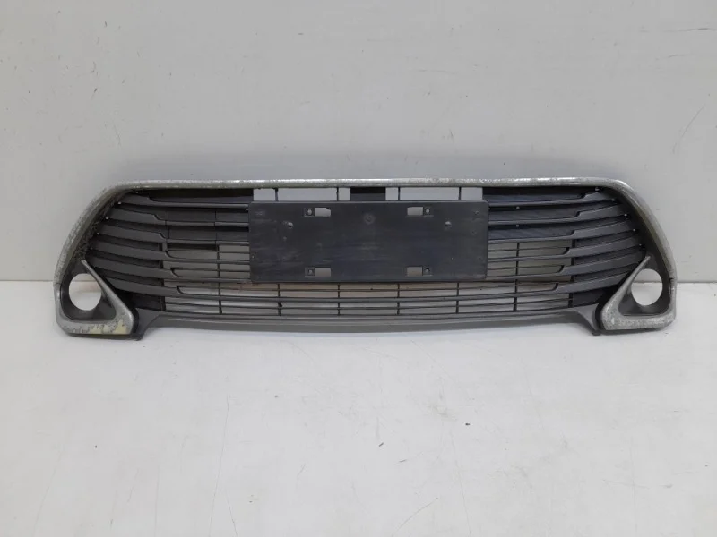 Решетка бампера Toyota Camry 2014-2018 55