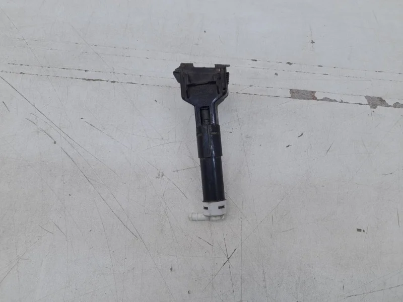 Форсунка омывателя Toyota Camry 2011-2017 50