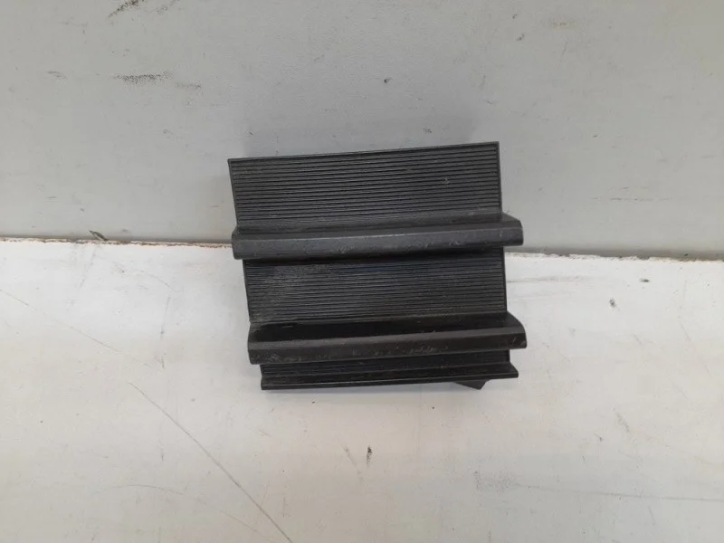 Заглушка решетки бампера Toyota Camry 2011-2014 50