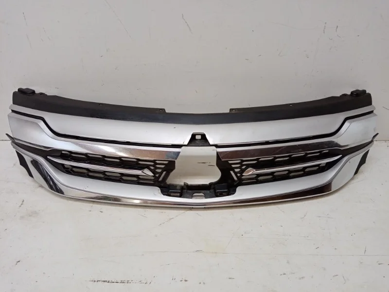 Решетка радиатора Mitsubishi Pajero Sport 2015- 3