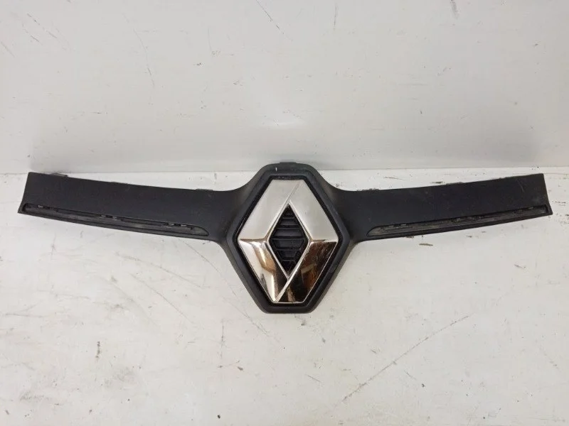 Накладка решетки радиатора Renault Logan 2018-