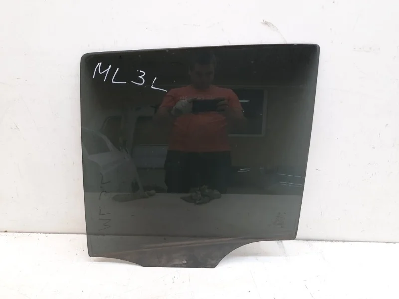 Стекло двери Mercedes-Benz ML 1998-2004 W163