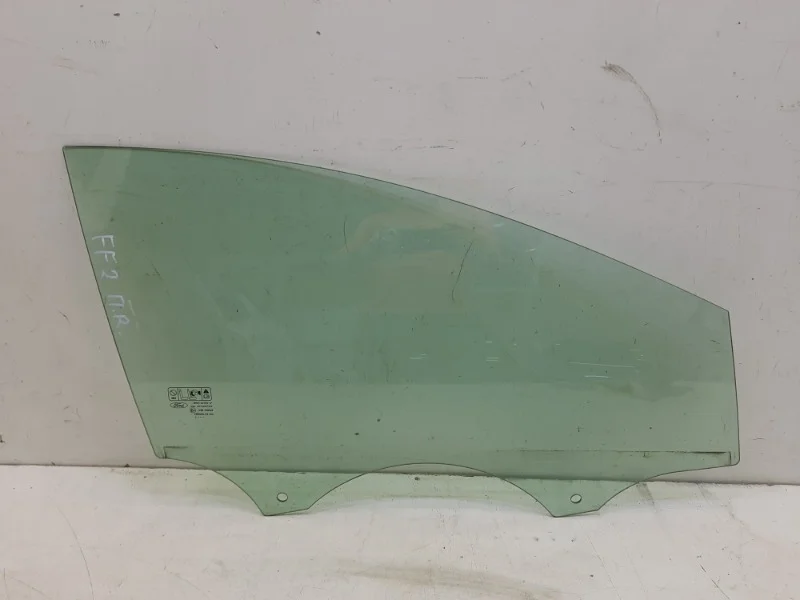 Стекло двери Ford Focus 2011-2019 3
