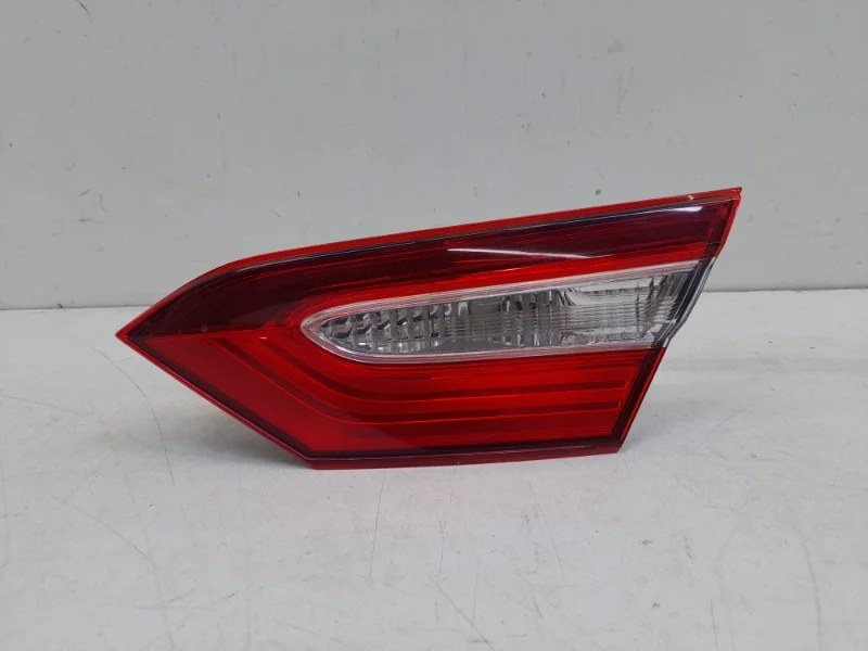 Фонарь в крышку багажника Toyota Camry 2017-2023 XV70