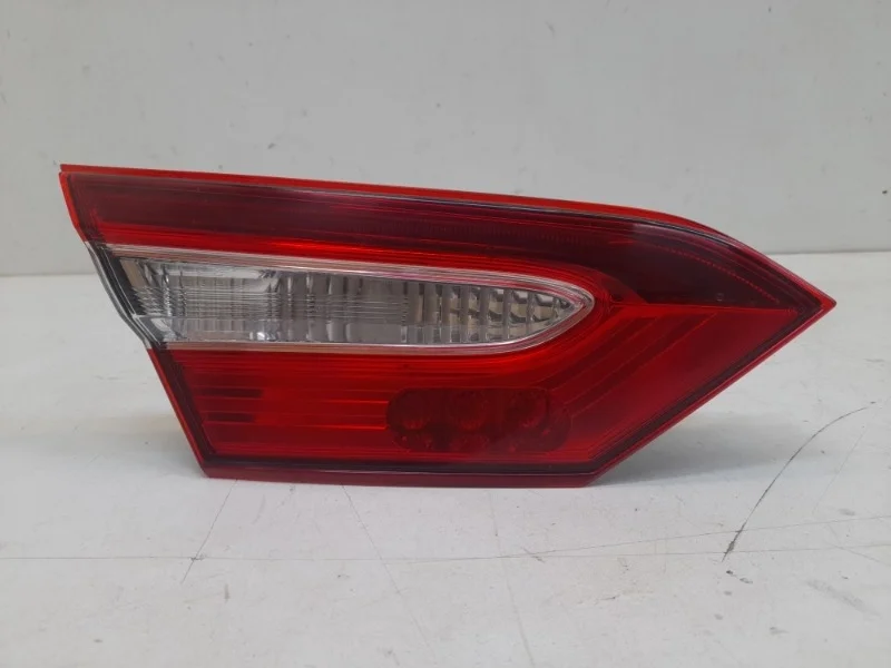 Фонарь в крышку багажника Toyota Camry 2017-2023 XV70