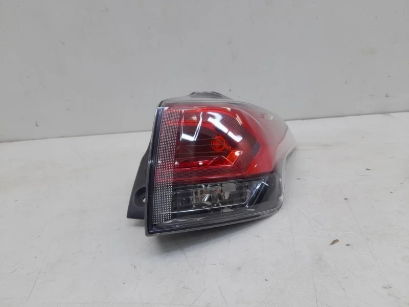 Фонарь Toyota RAV4 2015-2019 40