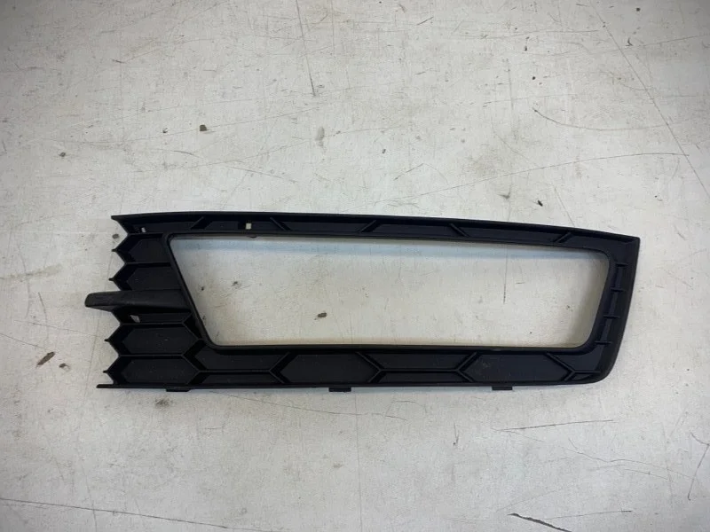 Решетка бампера Skoda Rapid 2012-2016