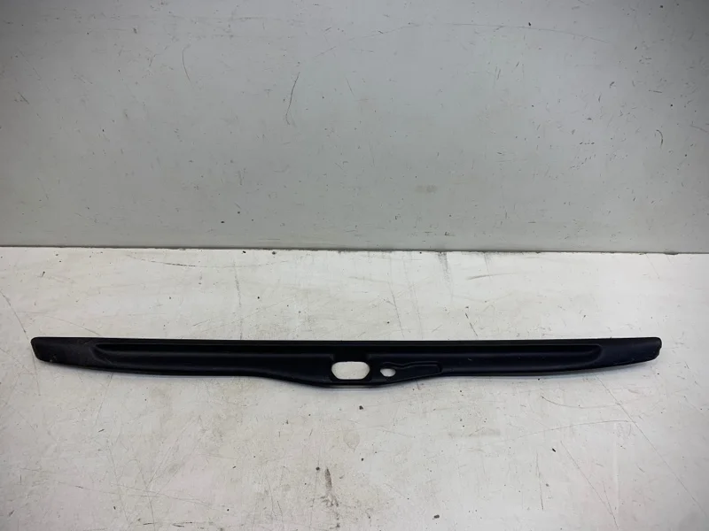 Накладка замка багажника Lexus LX 2007-2020 3