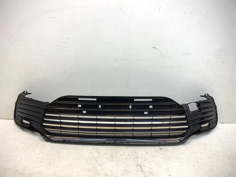 Решетка бампера Toyota Camry 2020-2023 70