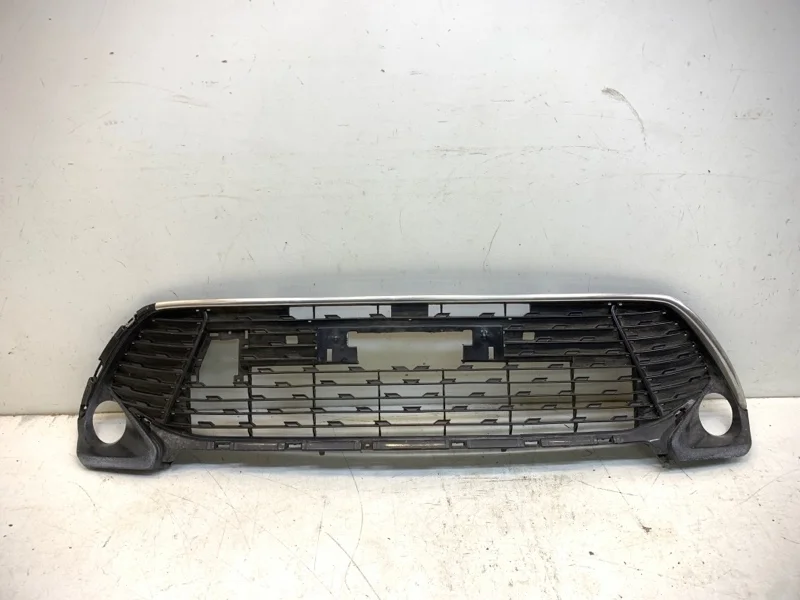 Решетка бампера Toyota Camry 2017-2018 V55