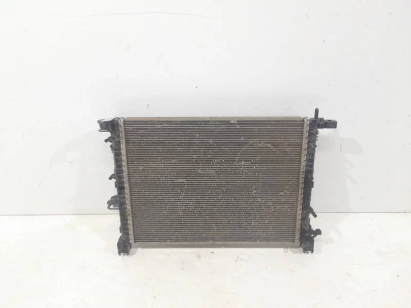 Радиатор охлаждения Renault Logan 2014