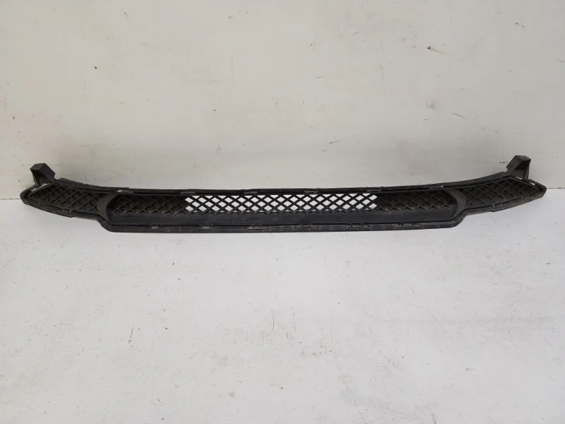 Решетка бампера Hyundai Solaris 2020-