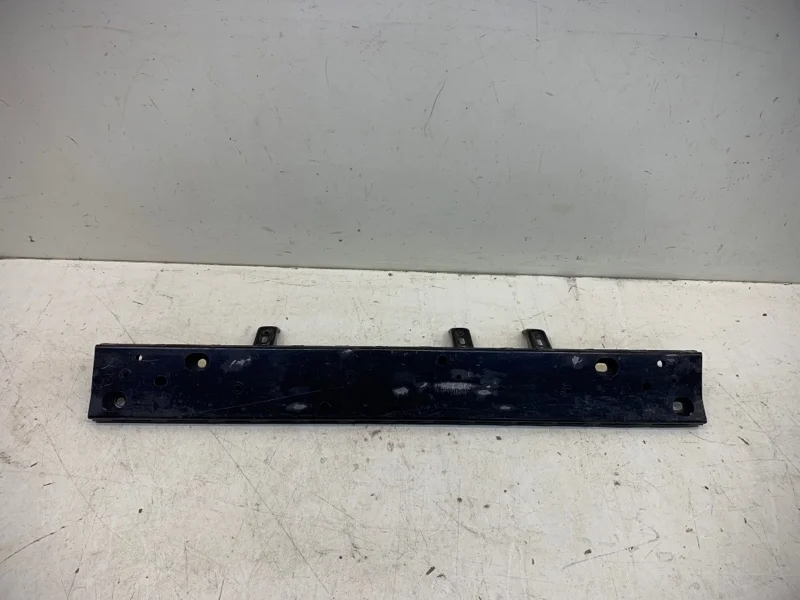 Усилитель бампера Toyota Fortuner 2015-2023