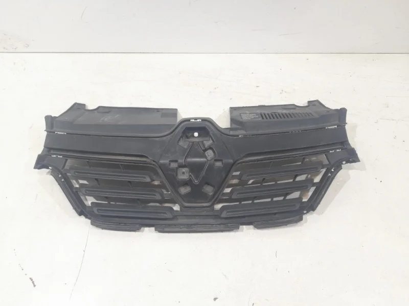 Решетка радиатора Renault Logan 2019-