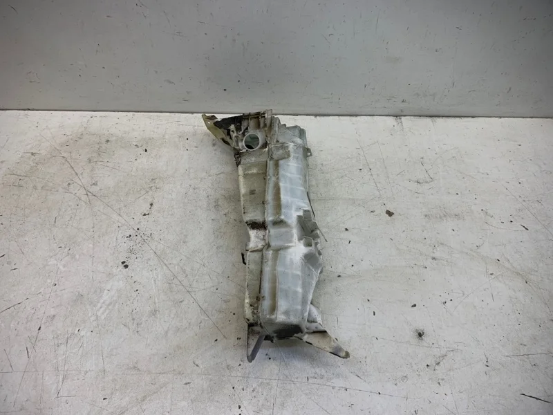Бачок омывателя Toyota Land Cruiser 2012-2021 200
