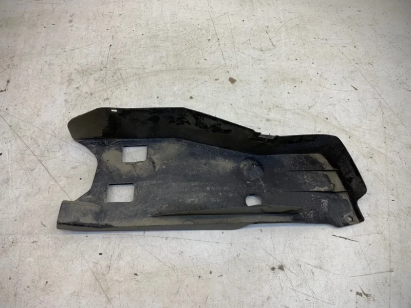 Пыльник бампера Toyota Land Cruiser 2012-2021 200