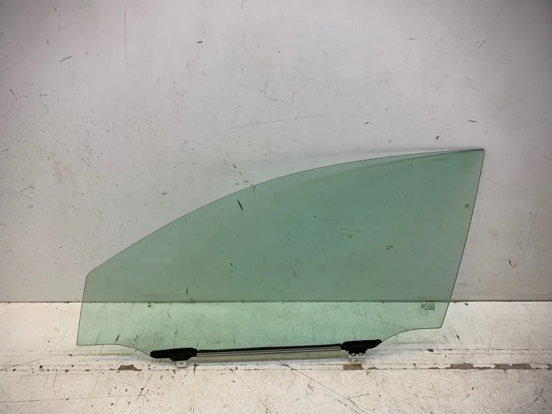 Стекло двери Toyota Avensis 2002-2010 T250
