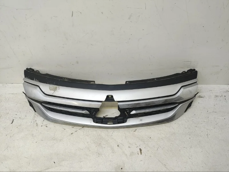 Решетка радиатора Mitsubishi Pajero Sport 2015- 3