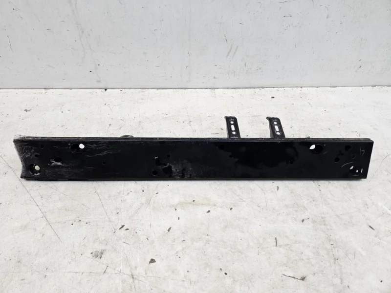 Усилитель бампера Toyota Hilux 2015-2023 8