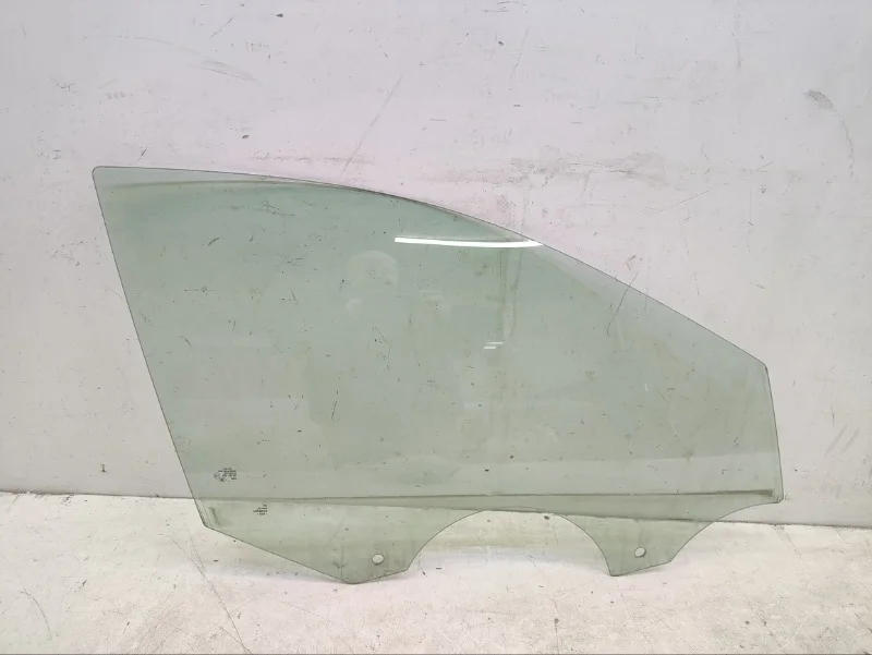 Стекло двери Skoda Rapid 2015