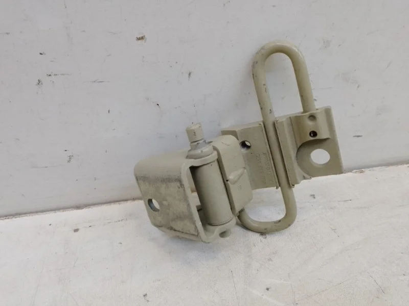 Петля двери Skoda Octavia 2003-2012 A5