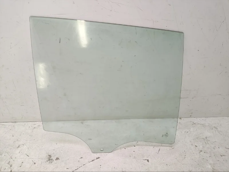 Стекло BMW X5 2006-2013 E70