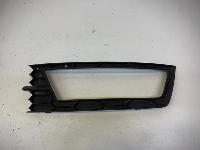 Решетка бампера Skoda Rapid 2015