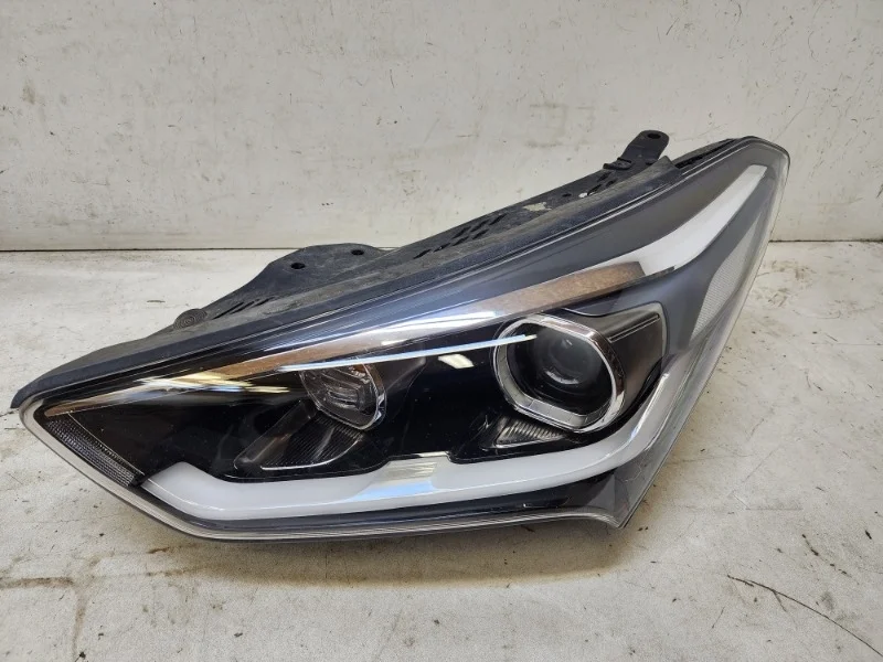 Фара Hyundai Grand Santa Fe 2013-