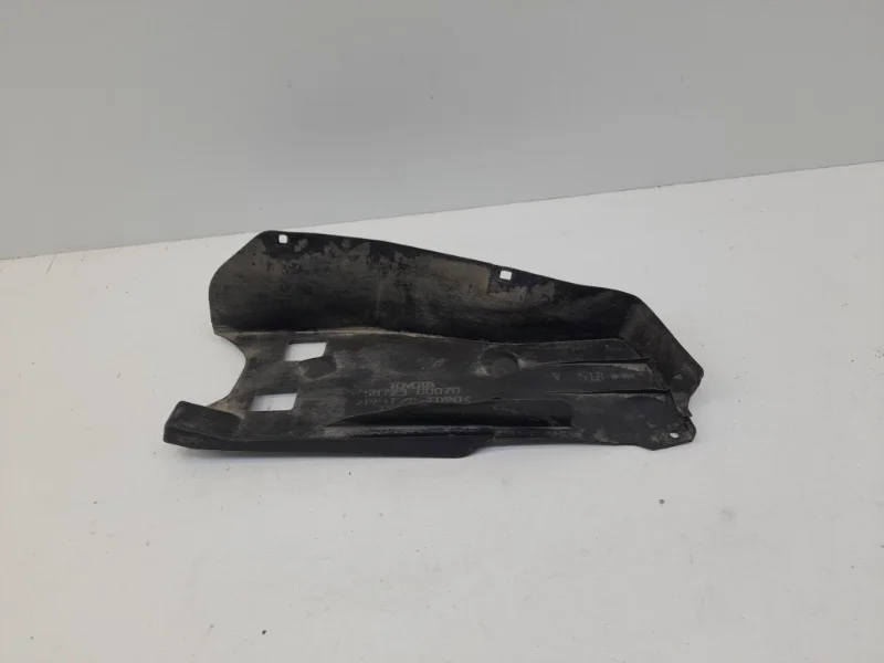 Пыльник бампера Toyota Land Cruiser 2012-2021 200