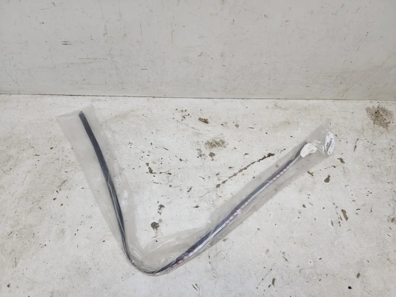 Уплотнитель Hyundai Santa Fe 2012-2018 3