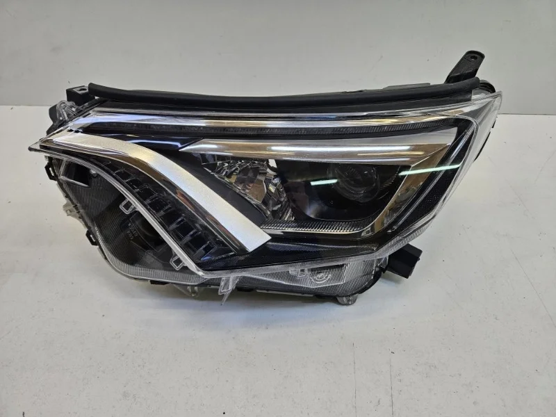 Фара Toyota Rav4 2015-2019 40