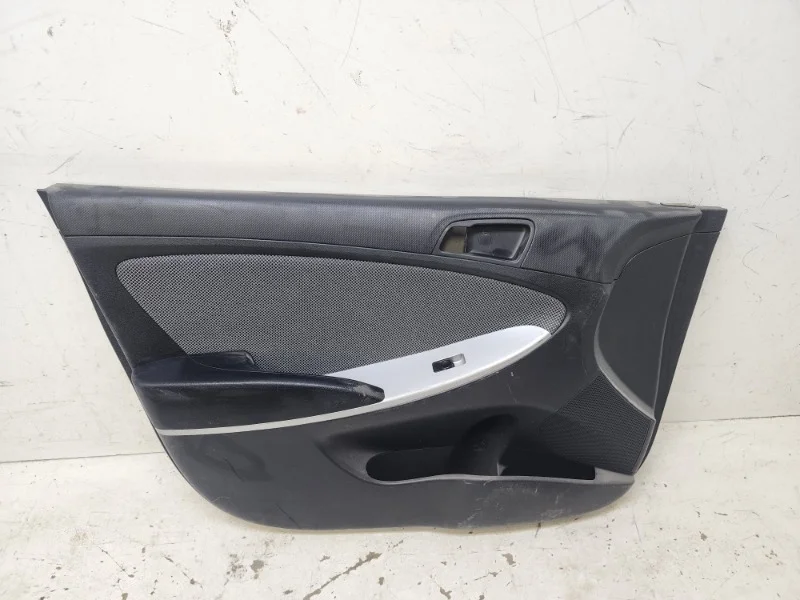Обшивка двери Hyundai Solaris 2010-2014