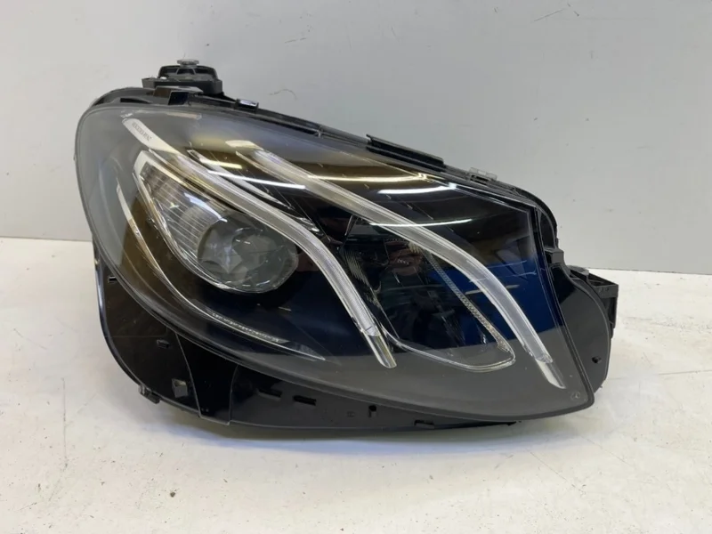 Фара Mercedes-Benz -Class 2016-2020 W213