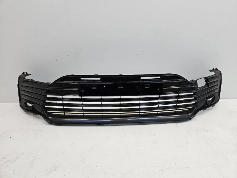 Решетка бампера Toyota Camry 2020-2024 70