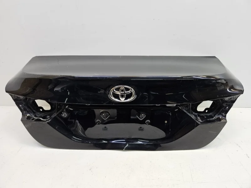 Крышка багажника Toyota Camry 2017-2024 70